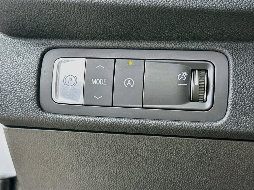 Used 2025 Chevrolet Traverse LT w/ Driver Confidence Package FWD image 27