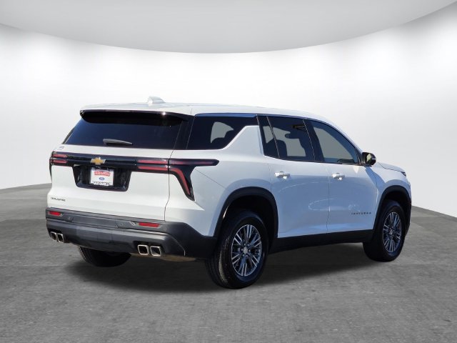 Used 2024 Chevrolet Traverse LS FWD image 4