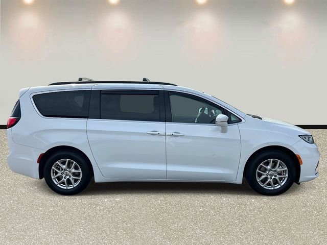Used 2022 Chrysler Pacifica Touring-L FWD image 4