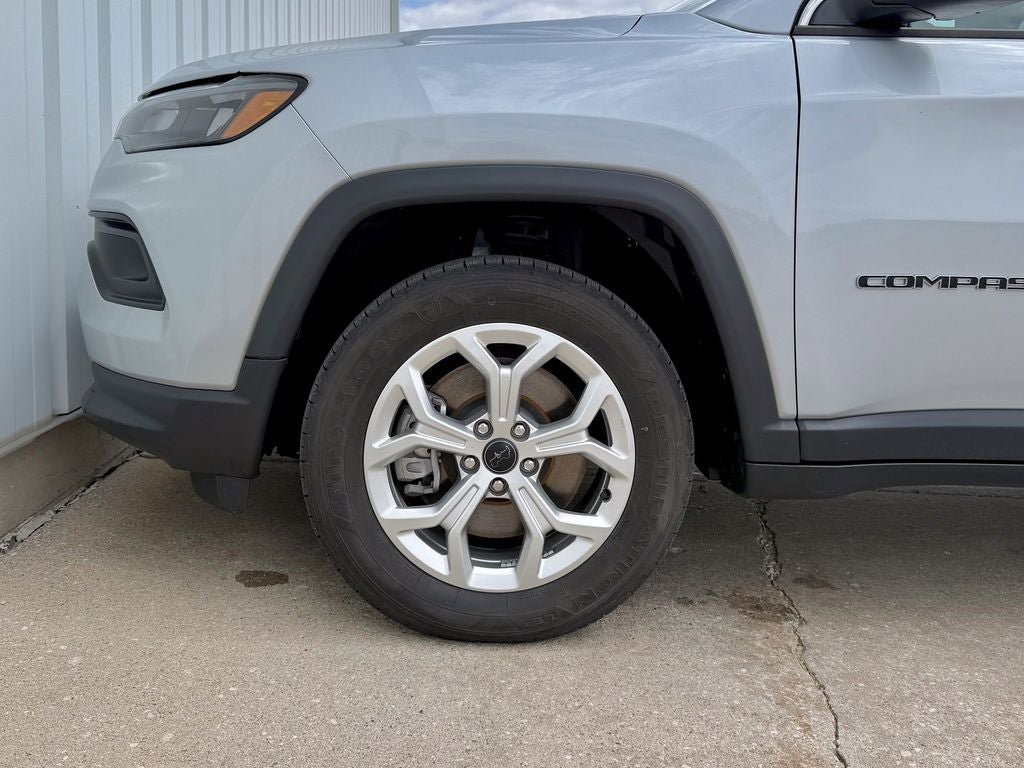 Used 2025 Jeep Compass Latitude AWD/4WD image 34
