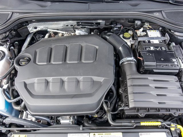 Used 2025 Volkswagen Golf AWD/4WD image 32