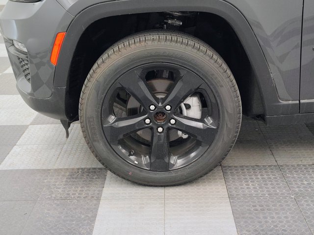 Used 2024 Jeep Grand Cherokee Limited w/ Black Appearance Package AWD/4WD image 8