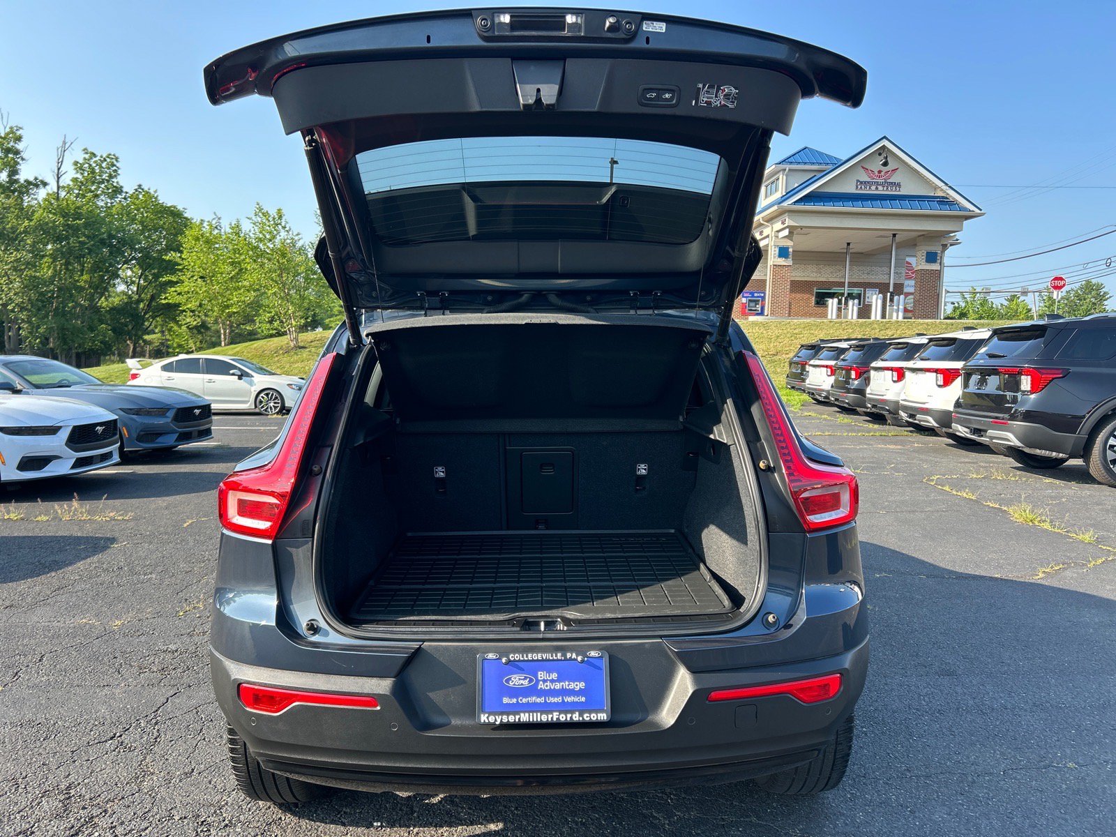 Used 2022 Volvo XC40 T5 R-Design w/ Climate Package AWD/4WD image 13