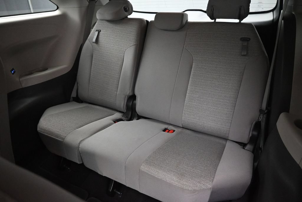 Used 2021 Toyota Sienna LE w/ LE Plus Package FWD image 21