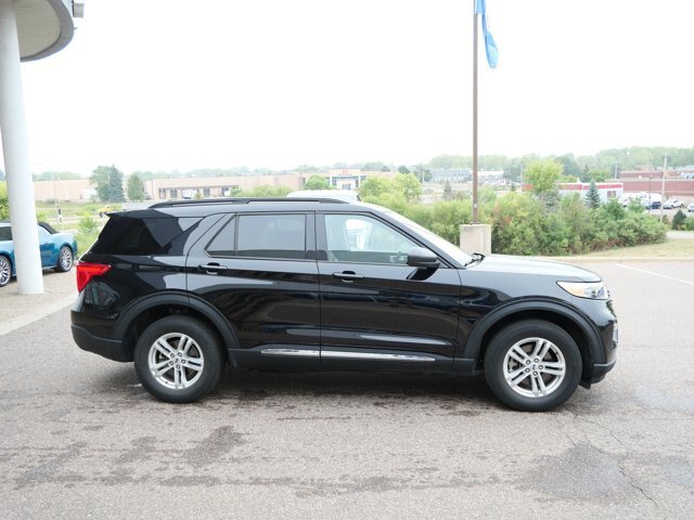 Certified 2023 Ford Explorer XLT w/ Equipment Group 202A AWD/4WD image 4