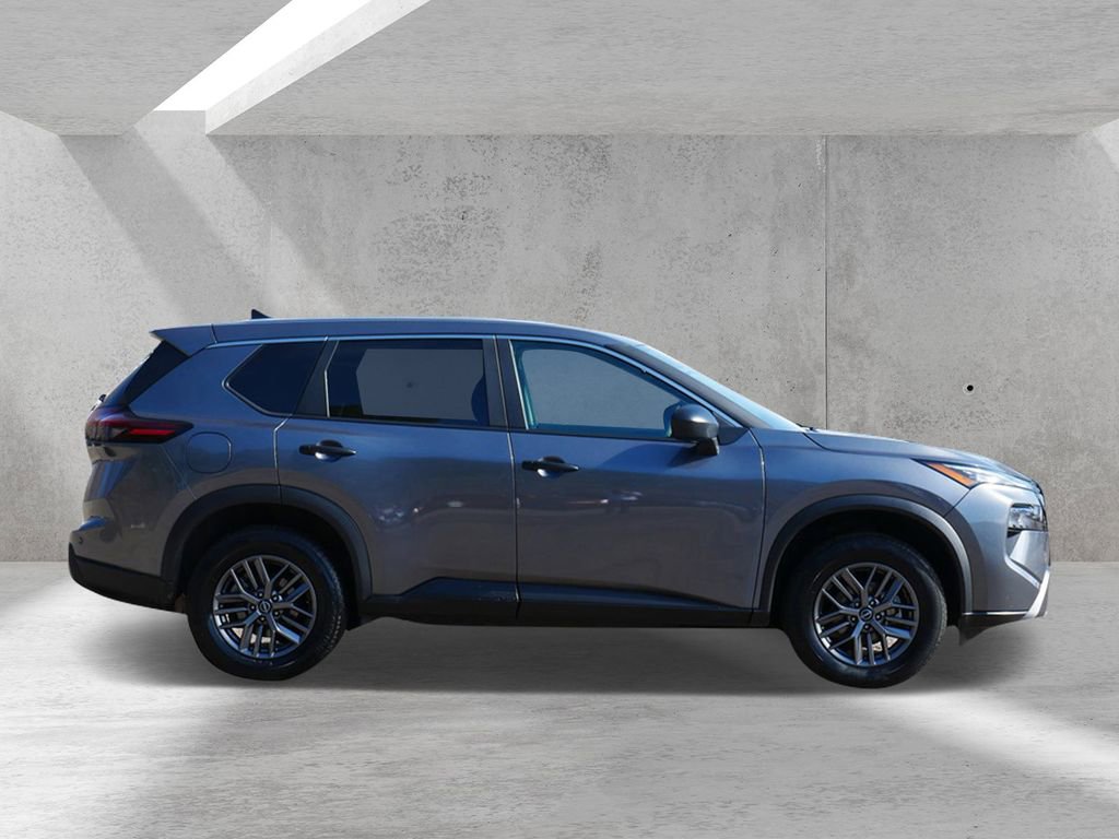 Used 2024 Nissan Rogue S FWD image 2