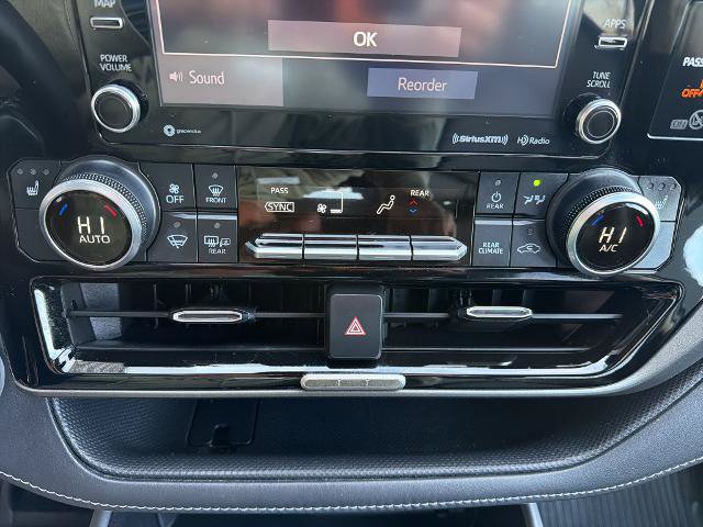 Used 2021 Toyota Highlander XLE AWD/4WD image 31