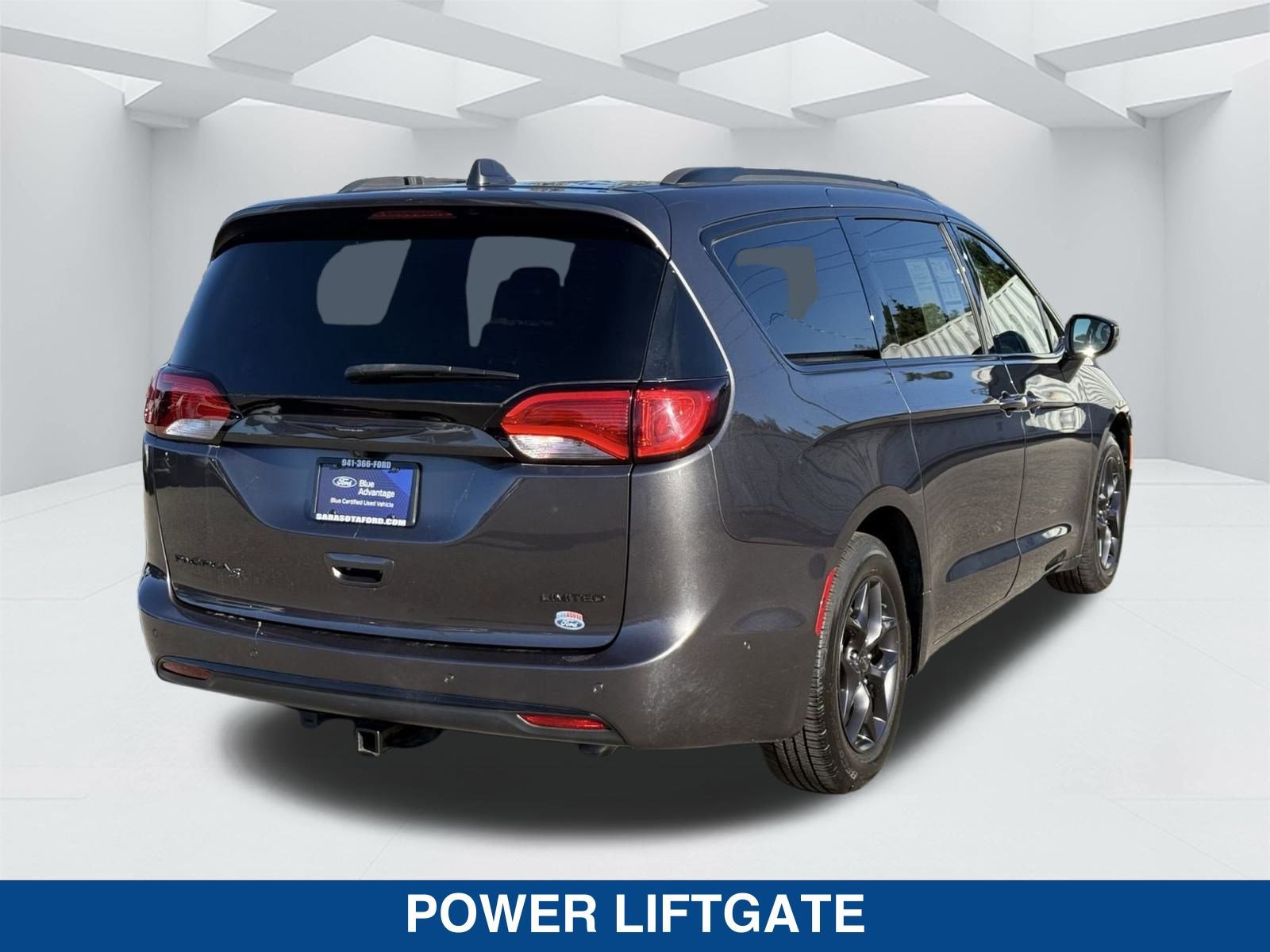 Used 2020 Chrysler Pacifica Limited w/ Advanced Safetytec Group image 4