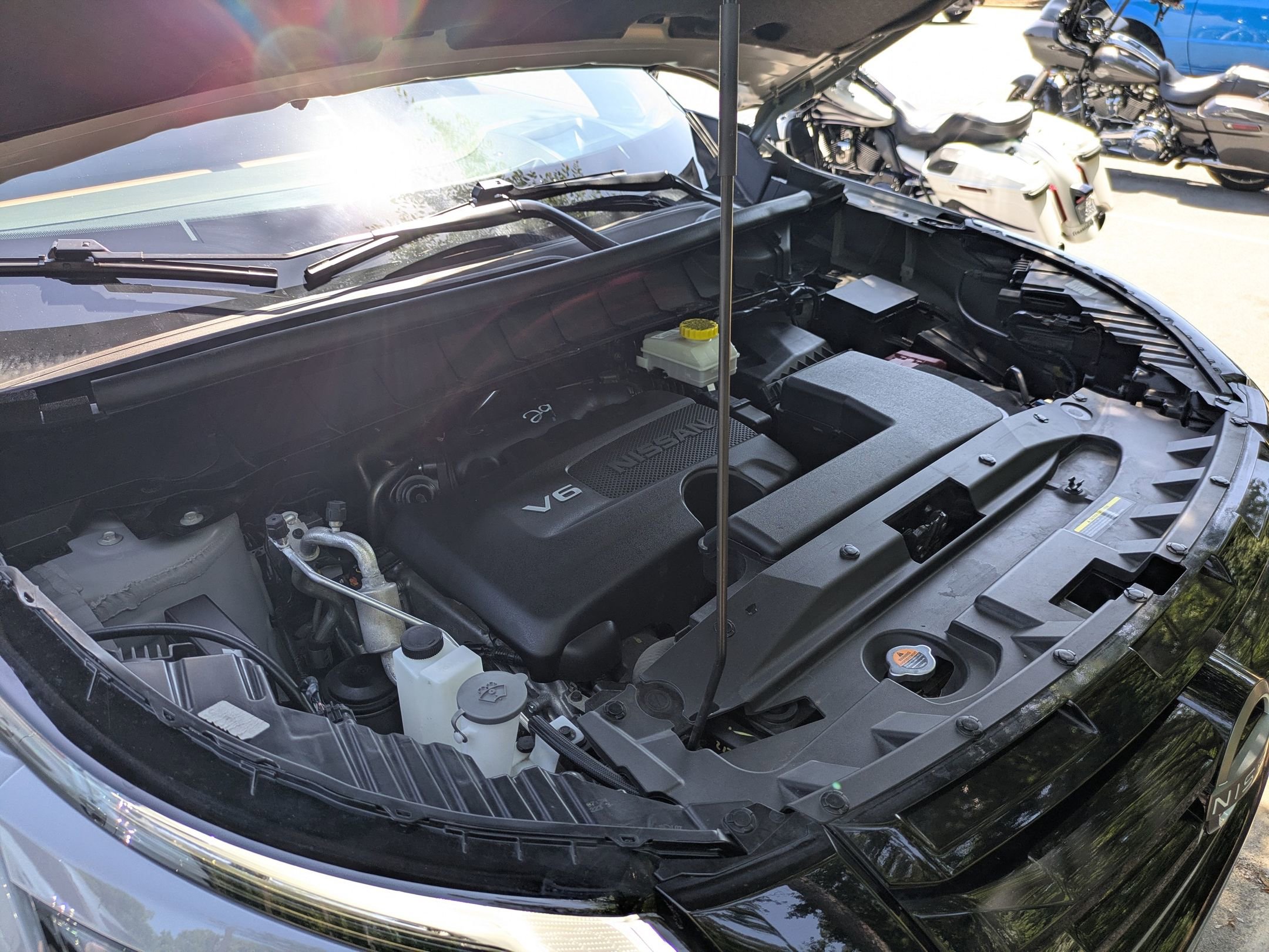 Used 2024 Nissan Pathfinder Platinum w/ Black Appearance Package FWD image 42