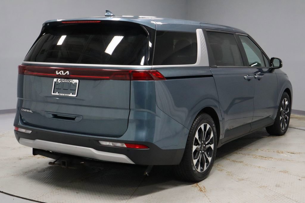 Used 2023 Kia Carnival EX FWD image 11