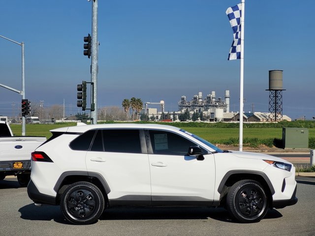 Used 2022 Toyota RAV4 LE image 6