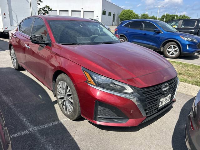 Used 2023 Nissan Altima 2.5 SV w/ SV Premium Package FWD image 2