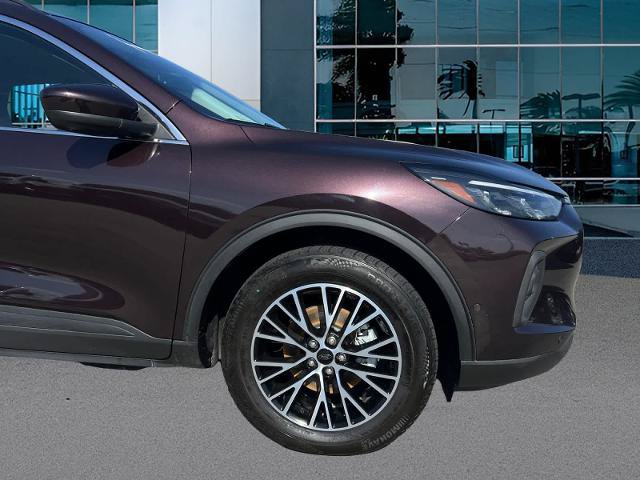Certified 2023 Ford Escape SE w/ PHEV Premium Package FWD image 9