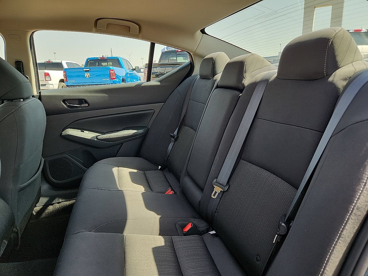 Used 2025 Nissan Altima 2.5 SV FWD image 6