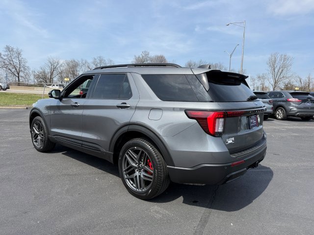 Certified 2025 Ford Explorer ST-Line w/ ST-Line Street Pack image 5