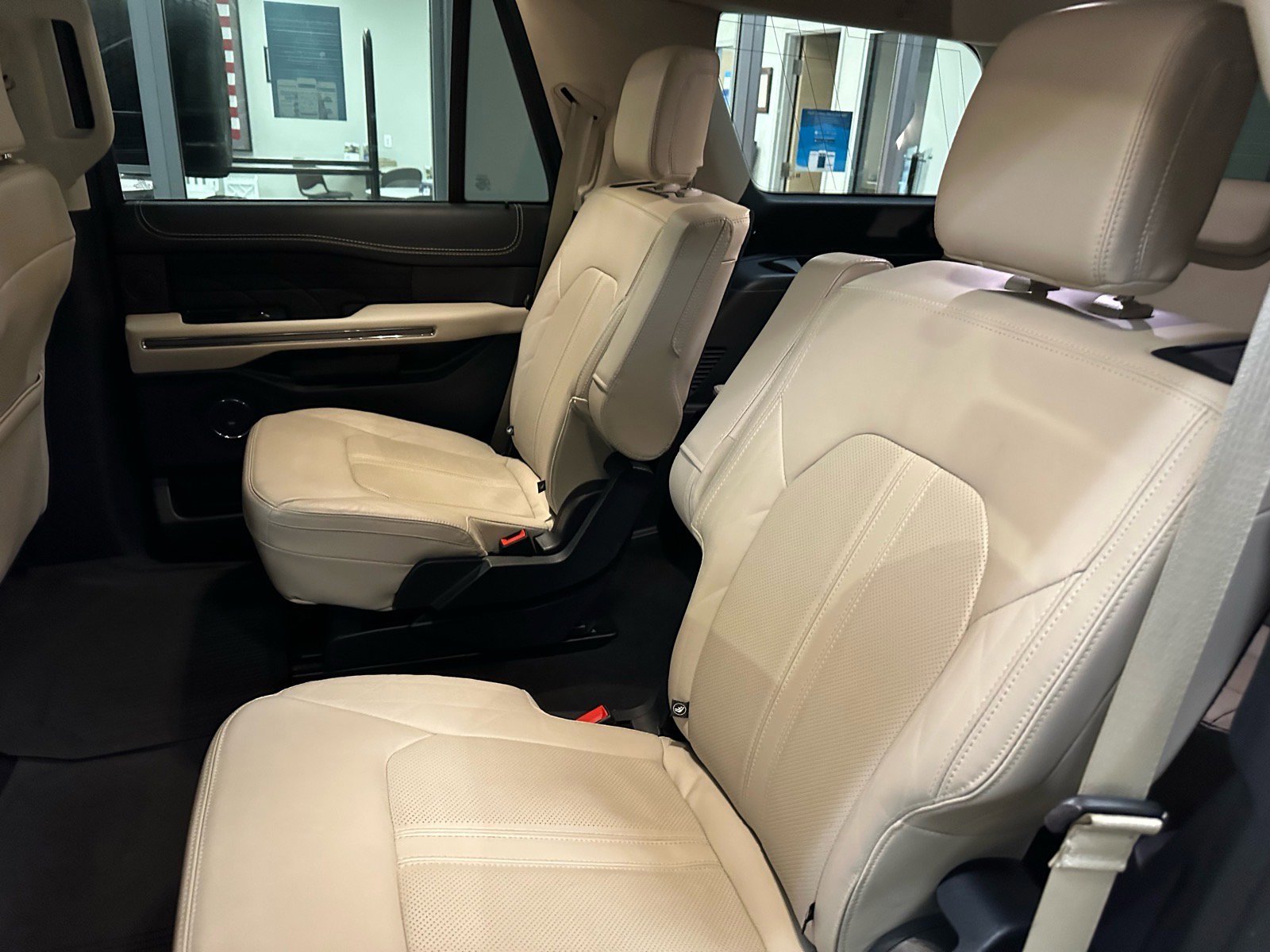 Certified 2023 Ford Expedition Platinum image 28