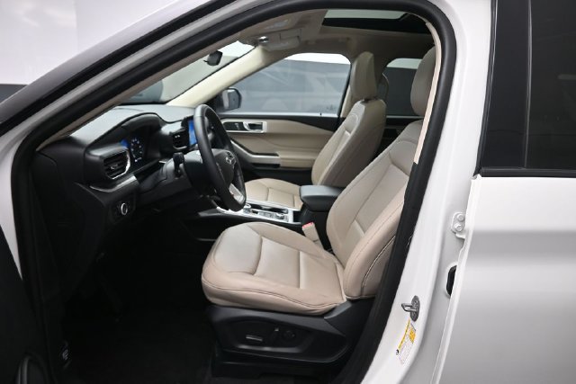 Certified 2024 Ford Explorer XLT w/ Equipment Group 202A AWD/4WD image 10