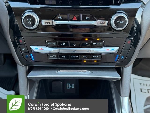 Certified 2022 Ford Explorer Platinum w/ Equipment Group 601A AWD/4WD image 32