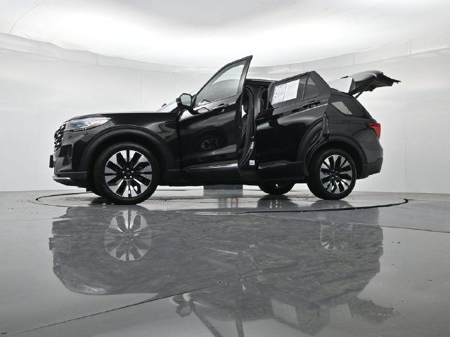 Certified 2025 Ford Explorer Platinum w/ LUX Leather Package AWD/4WD image 58