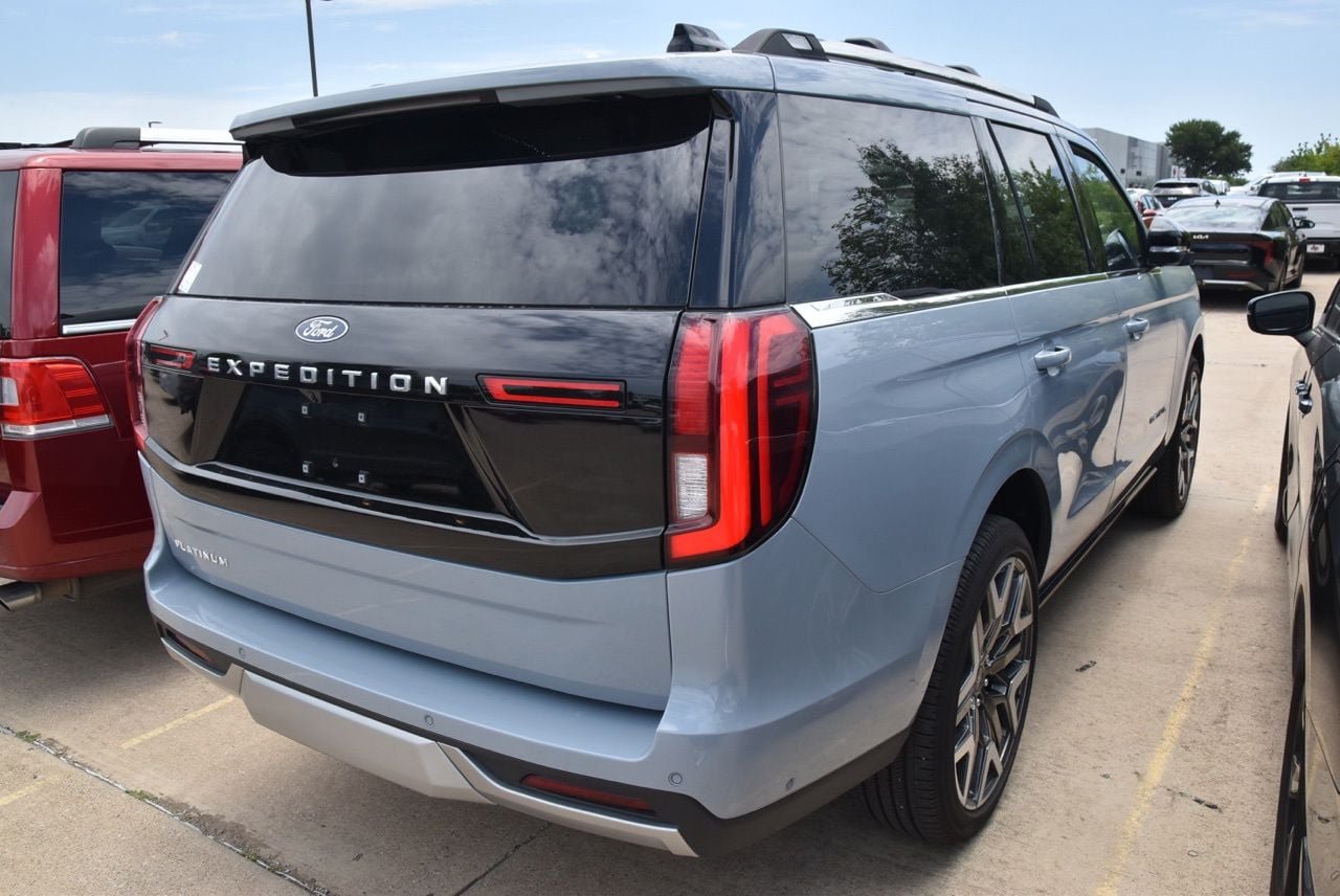 Certified 2025 Ford Expedition Platinum w/ Platinum Ultimate Package AWD/4WD image 5