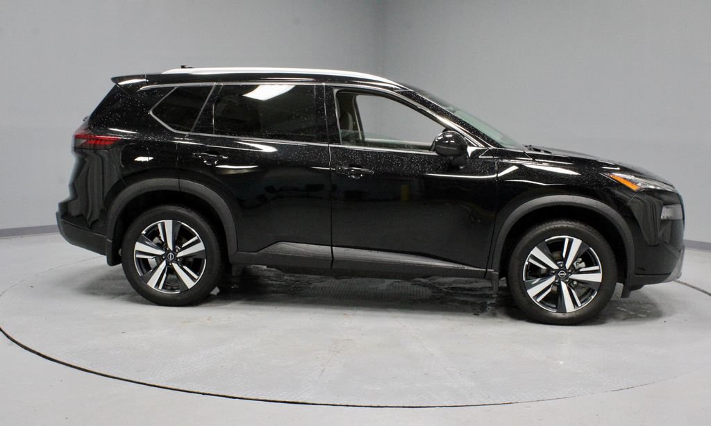 Used 2025 Nissan Rogue SL AWD/4WD image 6
