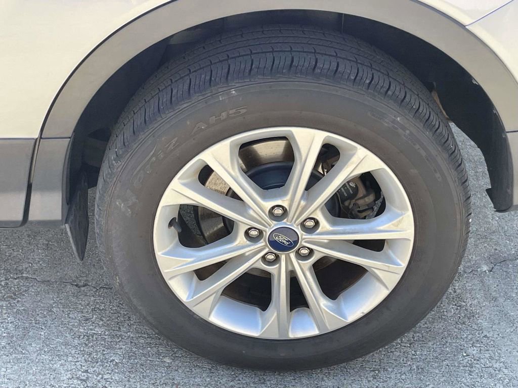 Certified 2018 Ford Escape SE image 9