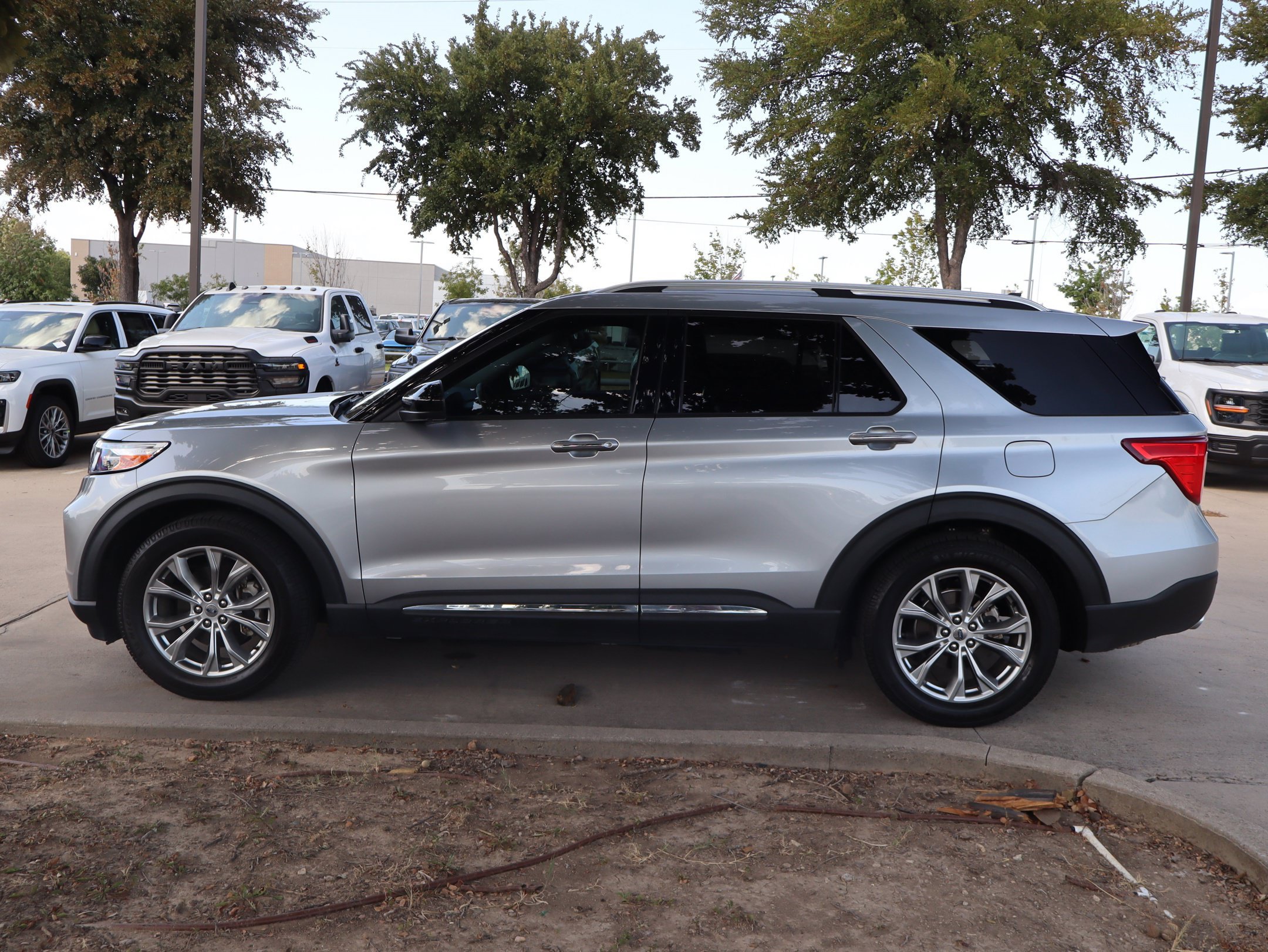 Certified 2022 Ford Explorer Limited RWD image 7