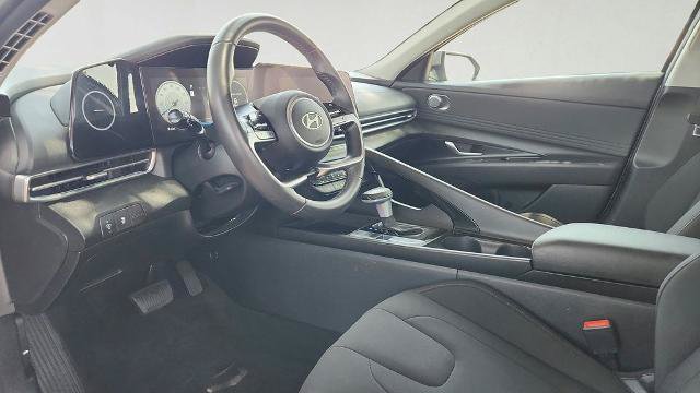 Used 2025 Hyundai Elantra SEL FWD image 9