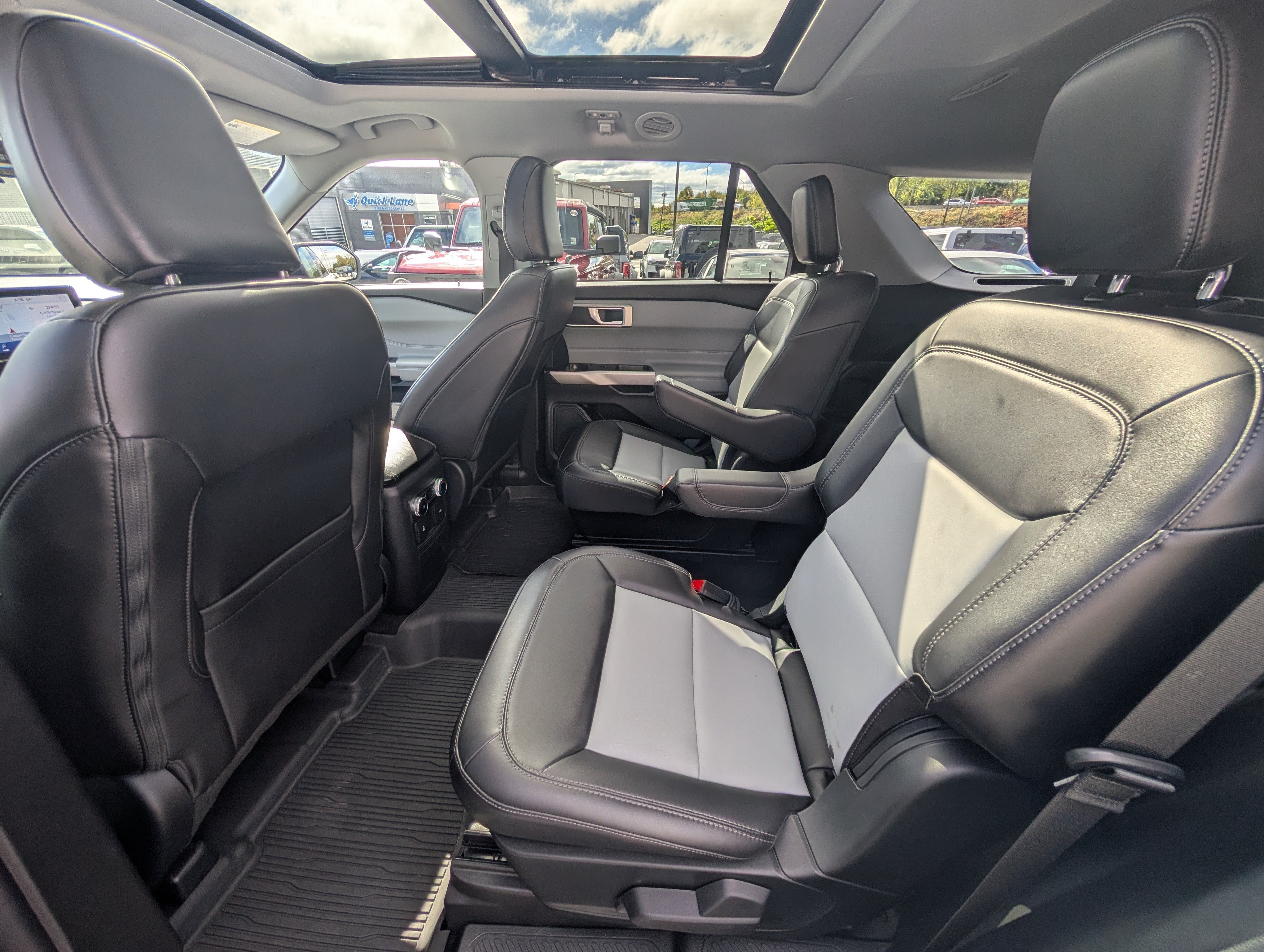 Certified 2023 Ford Explorer XLT w/ Equipment Group 202A AWD/4WD image 18