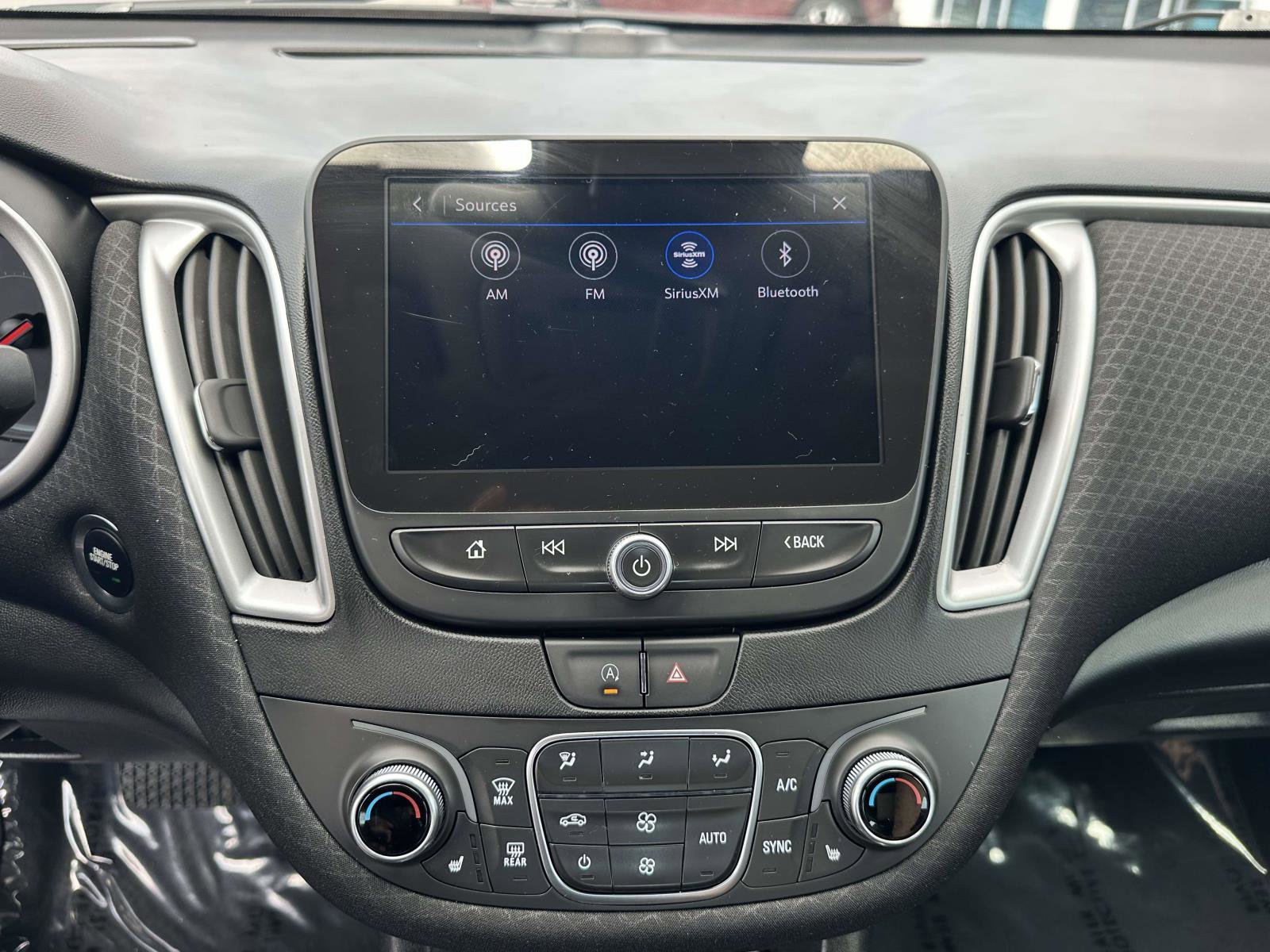 Used 2025 Chevrolet Malibu LT FWD image 10