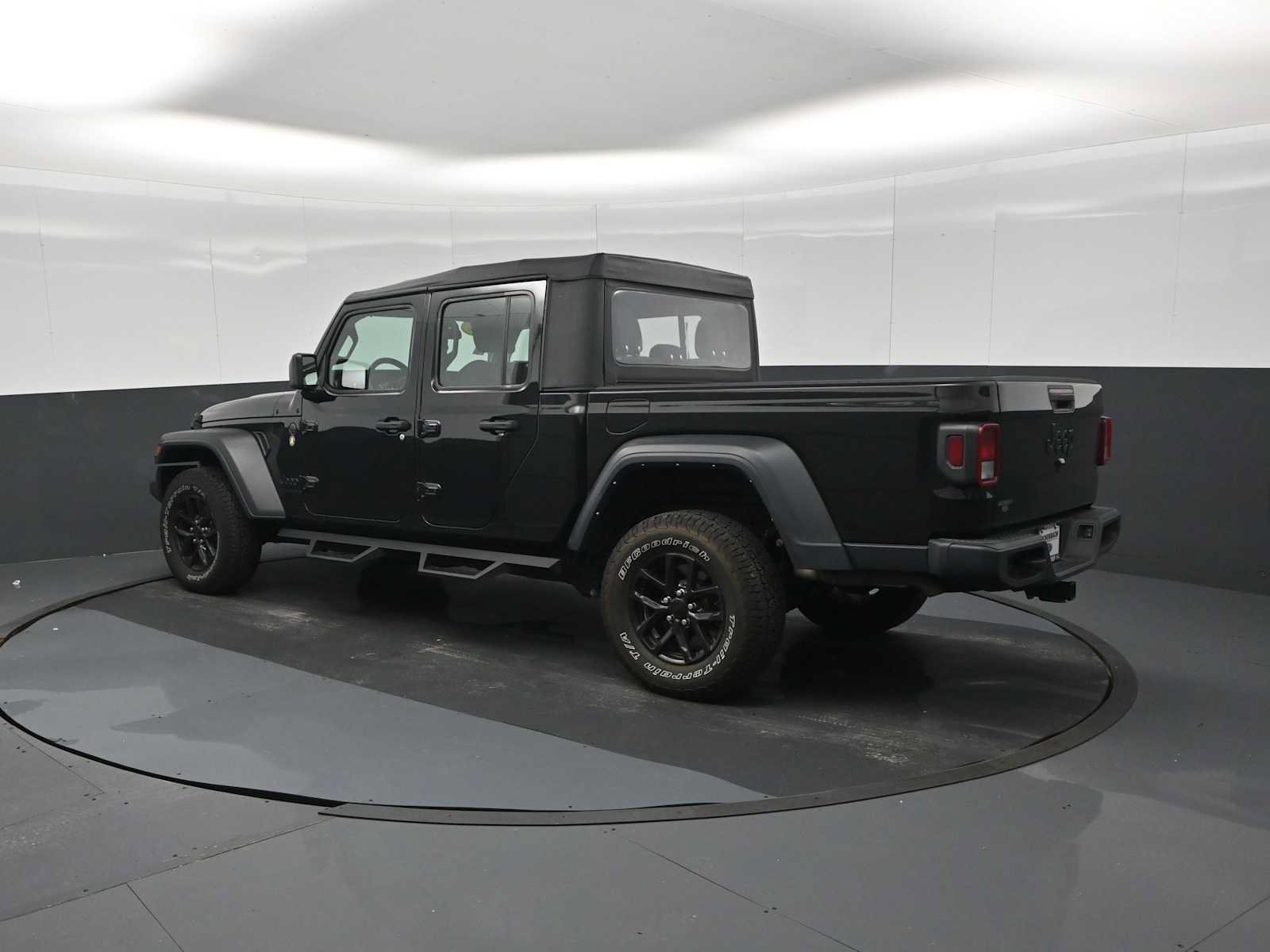 Used 2022 Jeep Gladiator Sport w/ Trailer Tow Package AWD/4WD image 6