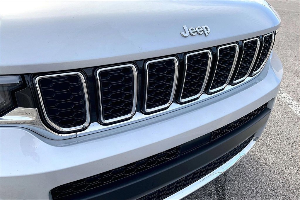 Used 2022 Jeep Grand Cherokee L Limited image 29