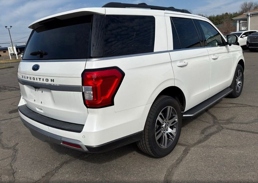 Certified 2022 Ford Expedition XLT image 3