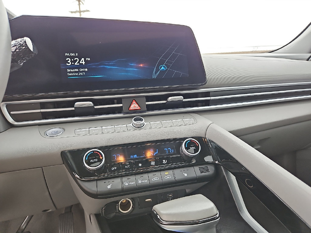 Used 2025 Hyundai Elantra SEL FWD image 24