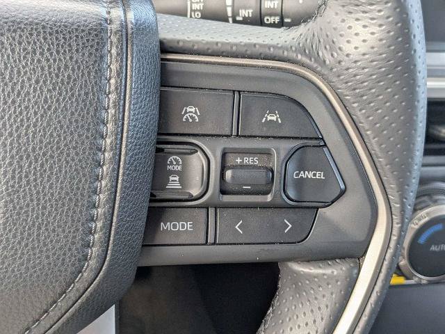 Used 2025 Toyota 4Runner TRD Off-Road Premium AWD/4WD image 28