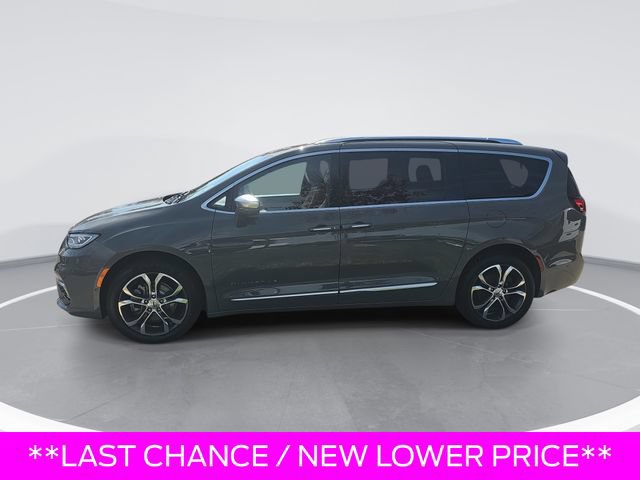 Used 2022 Chrysler Pacifica Pinnacle AWD/4WD image 2