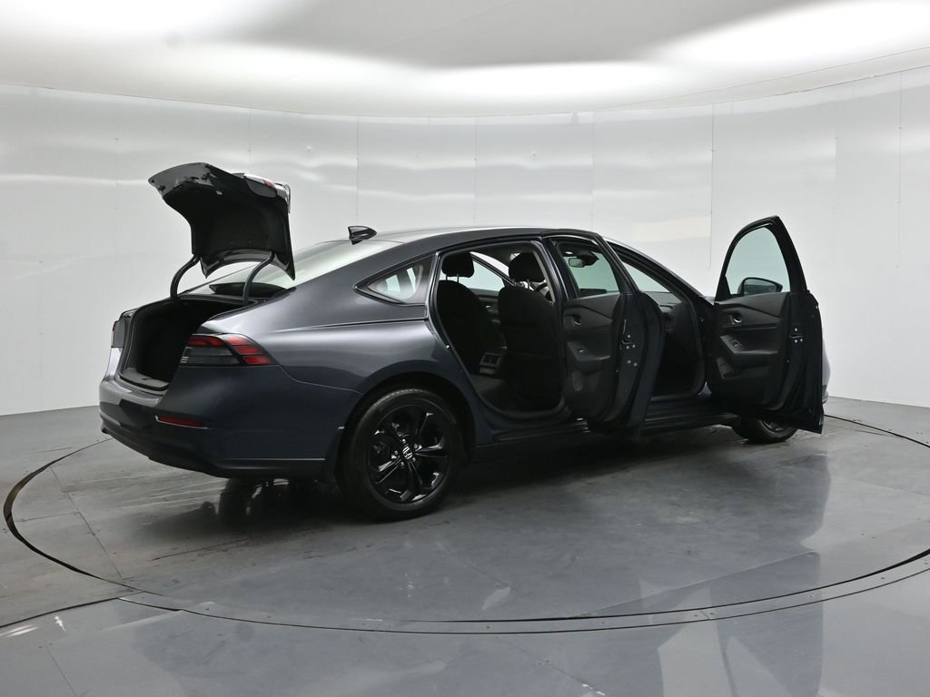 Used 2025 Honda Accord SE image 4