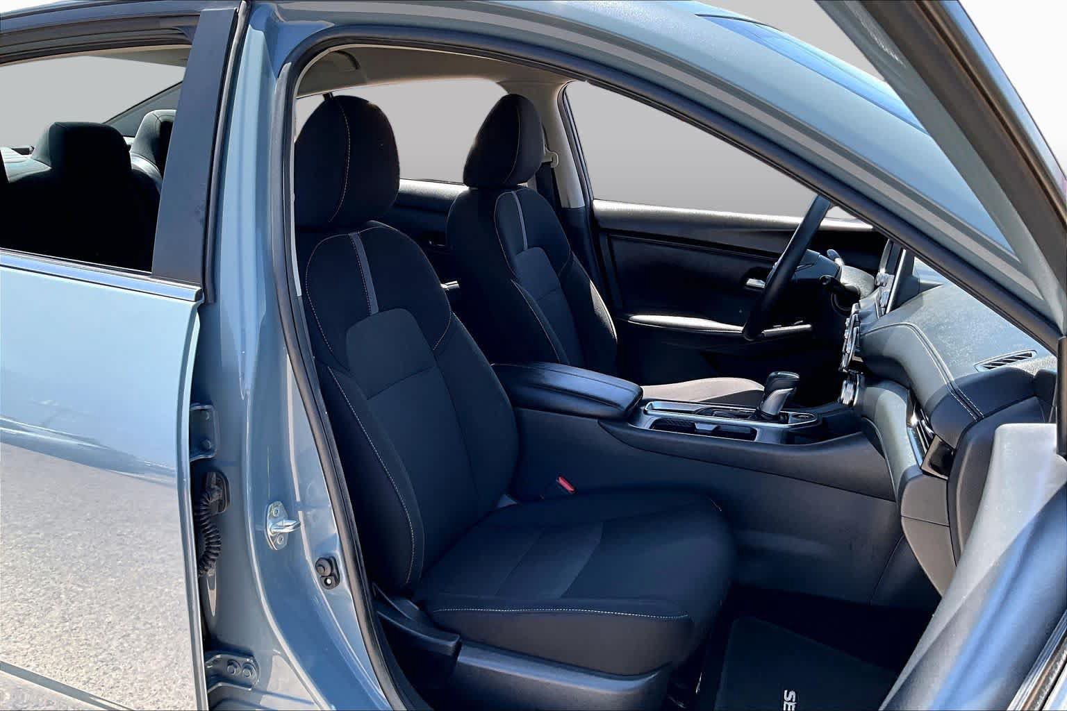 Used 2025 Nissan Sentra SV FWD image 9