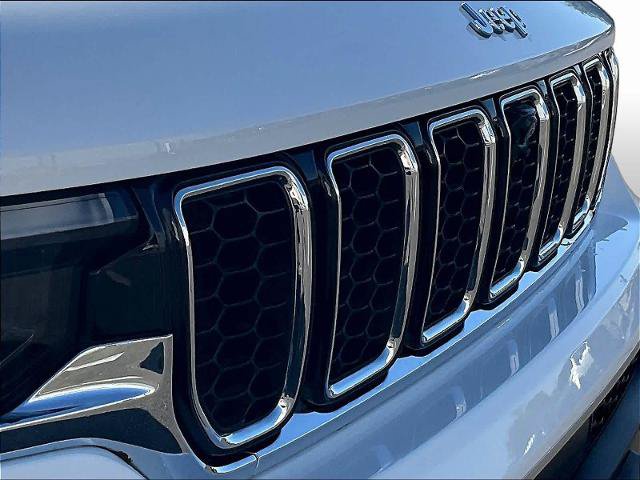 Used 2023 Jeep Grand Cherokee Overland w/ Advanced Protech Group III AWD/4WD image 35
