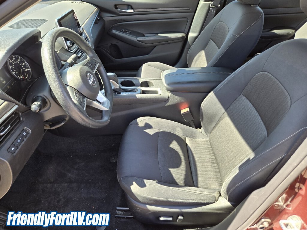 Used 2025 Nissan Altima 2.5 SV FWD image 5