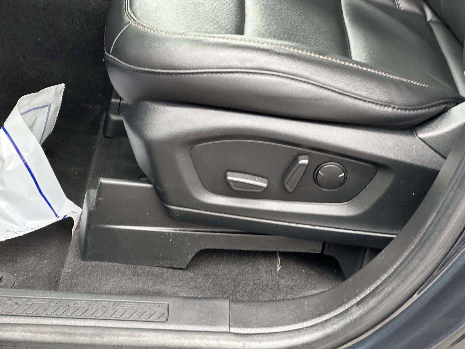 Certified 2022 Ford Explorer XLT w/ Equipment Group 202A AWD/4WD image 16