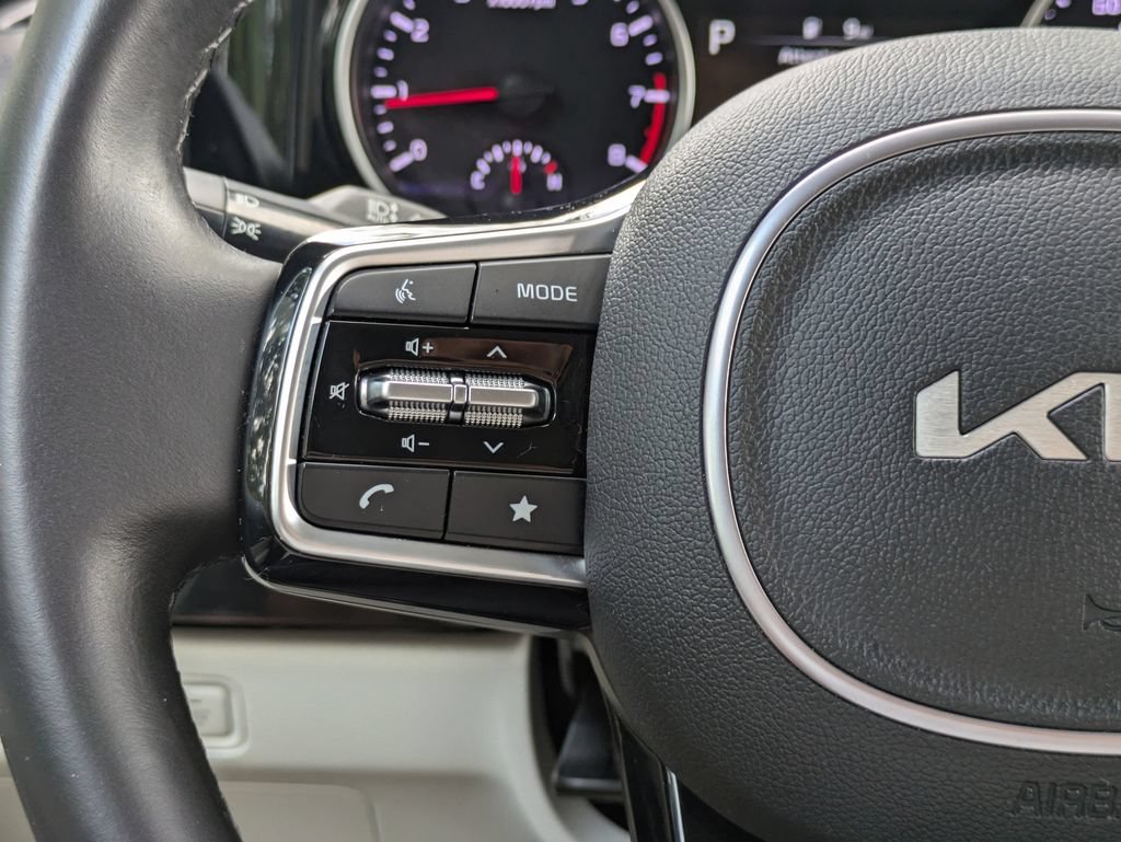 Used 2024 Kia Carnival EX FWD image 26