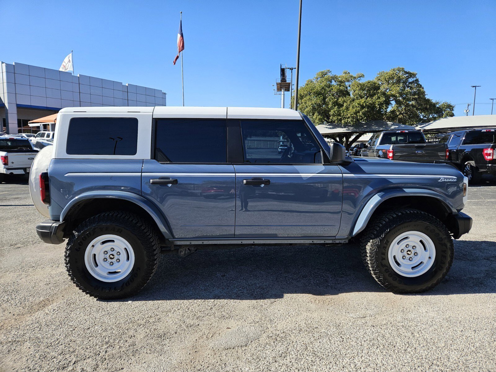 Certified 2024 Ford Bronco Heritage Edition image 2