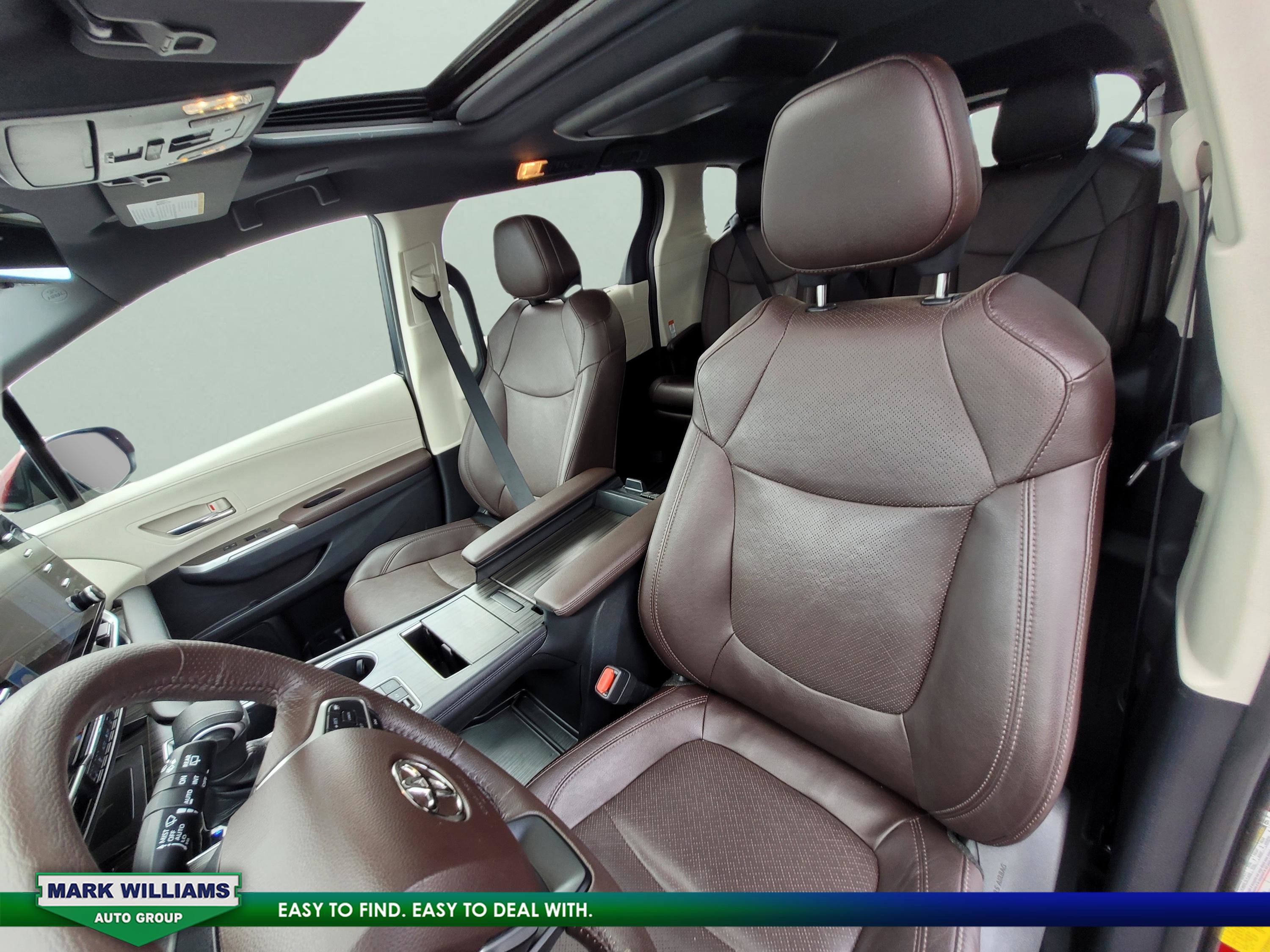 Used 2021 Toyota Sienna Platinum image 39