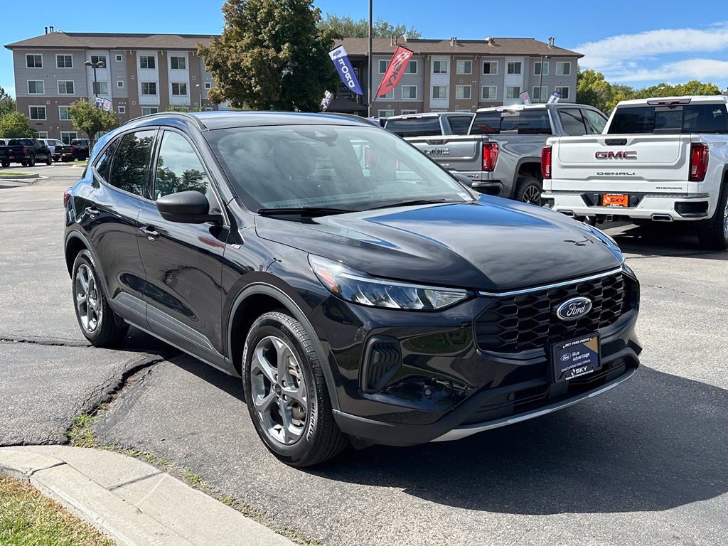 Certified 2025 Ford Escape ST-Line AWD/4WD image 7