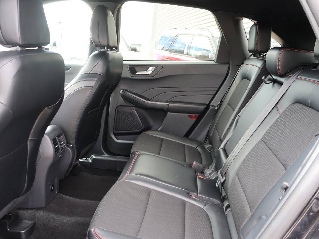 Certified 2025 Ford Escape ST-Line AWD/4WD image 17