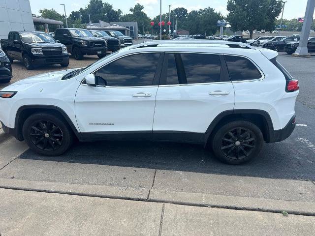 Used 2017 Jeep Cherokee Limited w/ Technology Group FWD image 4