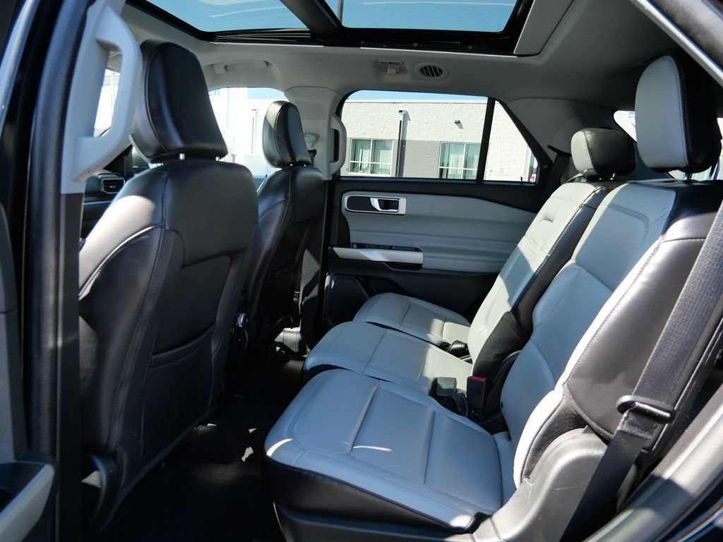 Certified 2021 Ford Explorer XLT w/ Equipment Group 202A AWD/4WD image 19