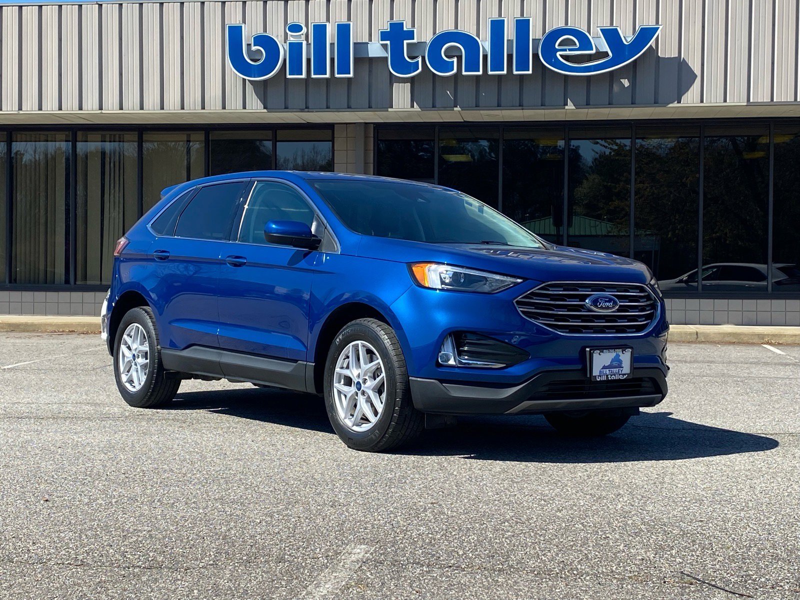 Certified 2022 Ford Edge SEL w/ Convenience Package AWD/4WD image 2