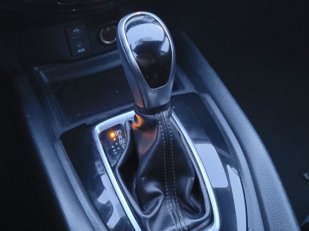 Used 2017 Nissan Rogue SV w/ SV Premium Package image 27